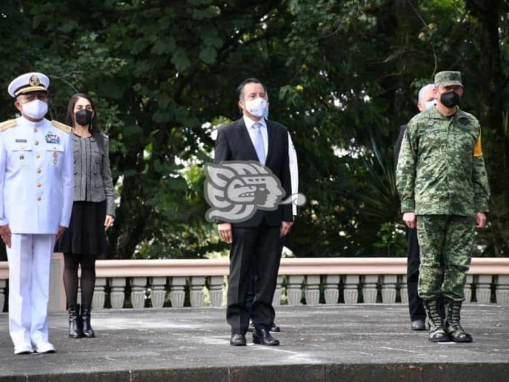 Con izamiento de bandera por natalicio de Morelos, concluyen festividades patrias