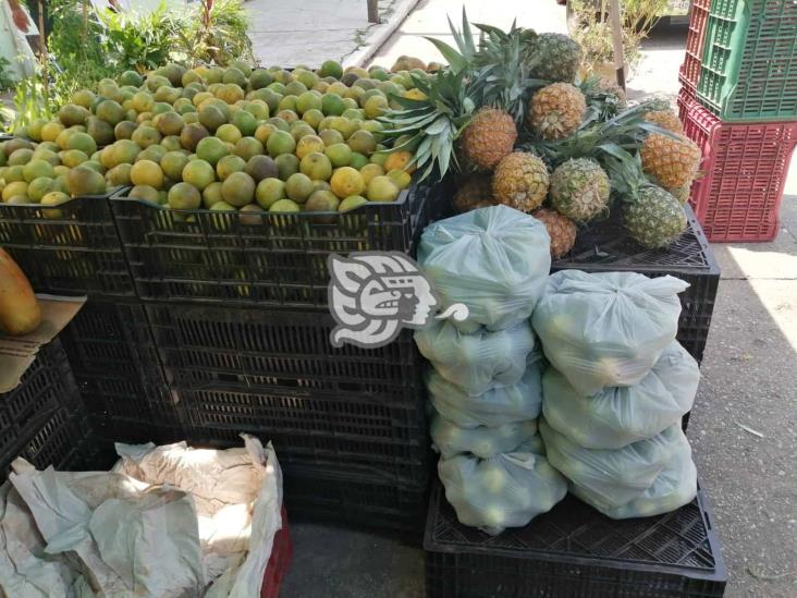 Limón Persa se oferta a 4 kilos por 20 pesos en Coatzacoalcos