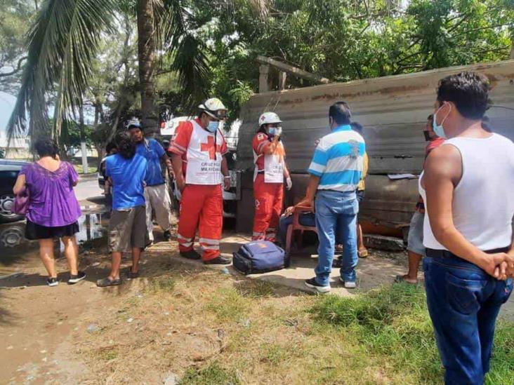 Pierde el control y se lleva por delante a joven mujer en colonia de Veracruz