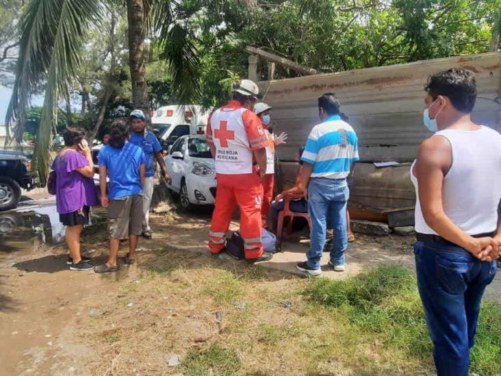 Pierde el control y se lleva por delante a joven mujer en colonia de Veracruz