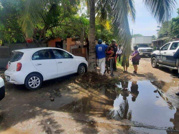 Pierde el control y se lleva por delante a joven mujer en colonia de Veracruz