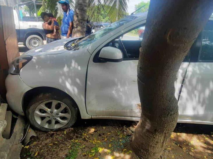 Pierde el control y se lleva por delante a joven mujer en colonia de Veracruz