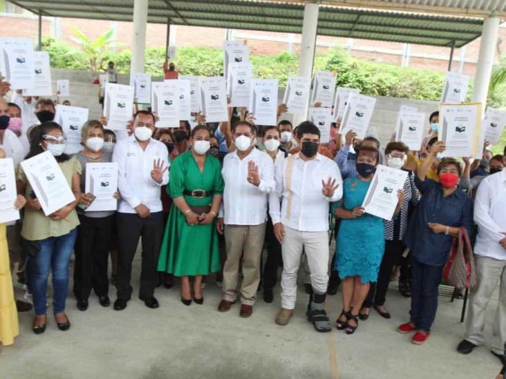 Escrituración de escuelas en Veracruz, con rezago de hasta 100 años