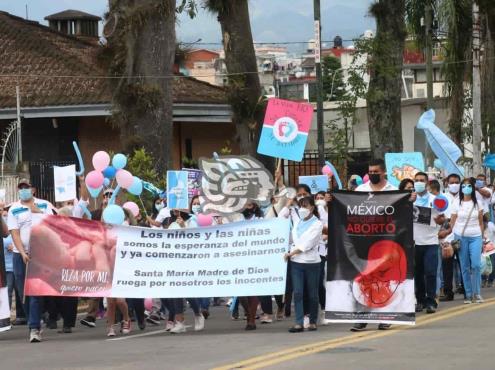 Católicos protestan en Xalapa por resolutivo de SCJN a favor de la mujer