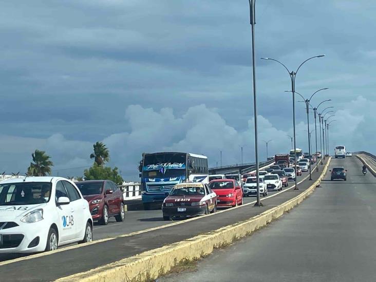 Se registra fuerte congestionamiento vial en puente Allende