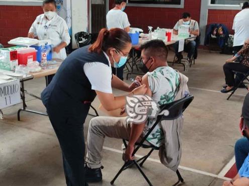 Arranca vacunación vs covid a chaviza y rezagados en Ixtac