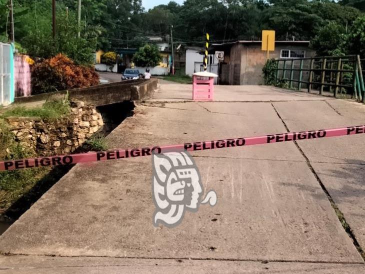 PC de Minatitlán cierra tráfico del puente Chapala a colonia Valparaíso