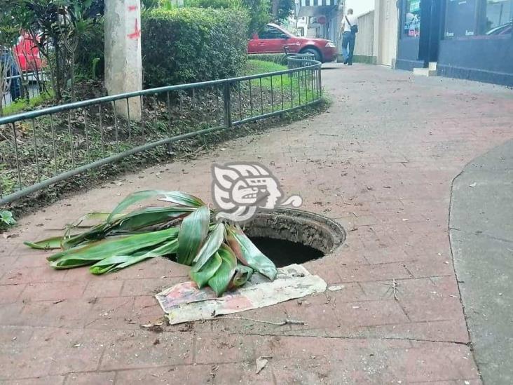 Trampa mortal sobre banqueta de Ávila Camacho, en Xalapa