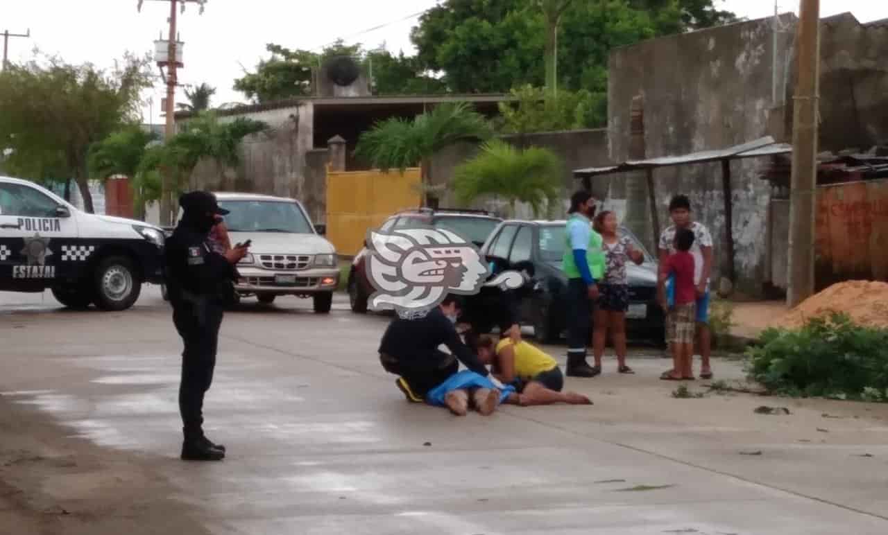 Hombre muere electrocutado al podar árbol en Coatzacoalcos

