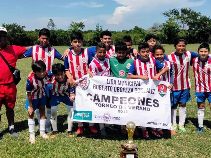 Lluvia de campeones en torneo de fútbol