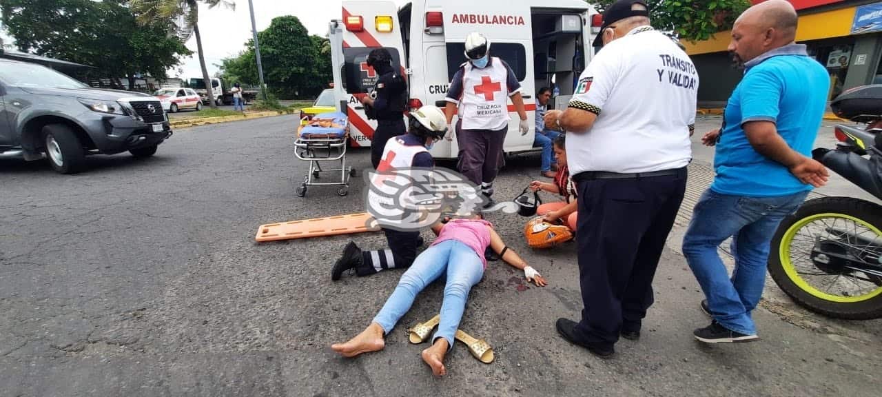 Pareja De Motociclista Resulta Lesionada Tras Ser Impactada Por Taxista