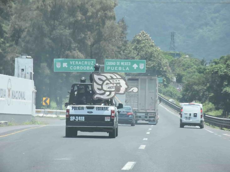 Vuelca vehículo a un lado de la Puebla-Córdoba