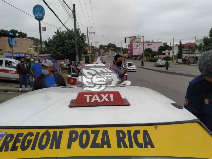 Descartan reubicación de taxis en centro de Poza Rica