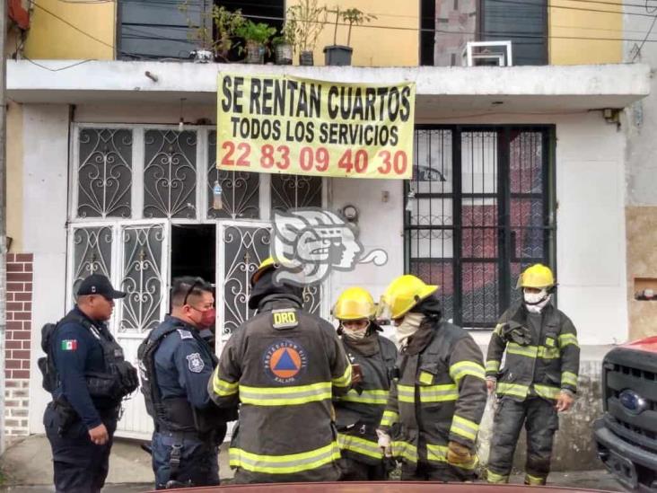 Incendio deja un lesionado con quemaduras en céntrica calle de Xalapa