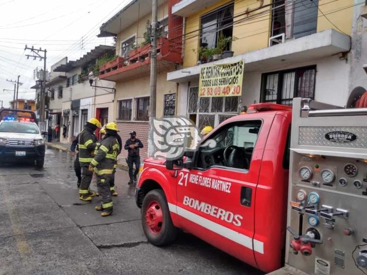 Incendio deja un lesionado con quemaduras en céntrica calle de Xalapa