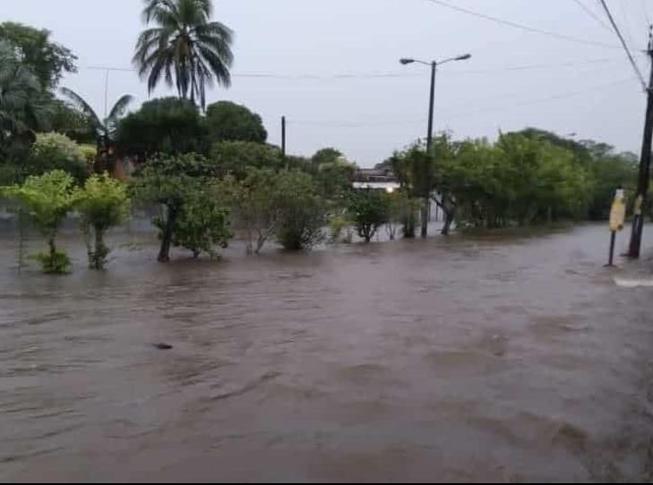 Intensas lluvias dejan cuatro municipios inundados