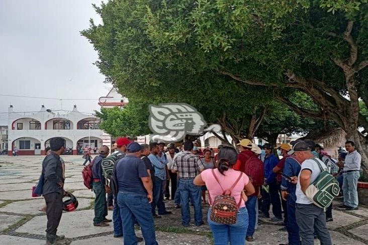 Agentes de Las Choapas exigen pago de 6 quincenas atrasadas