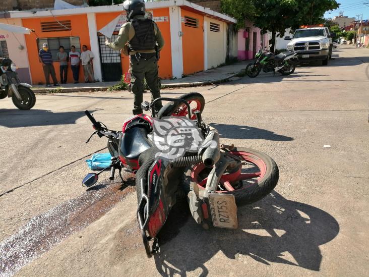 Tres heridos tras choque en barrio Zapotal Acayucan