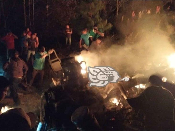 Volcadura e incendio de tráiler deja un herido en libramiento Xalapa- Perote