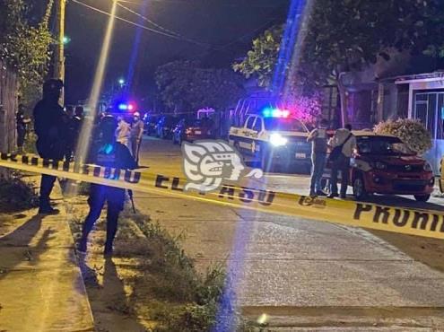 Motociclistas asesinan a mujer tras persecución en Minatitlán