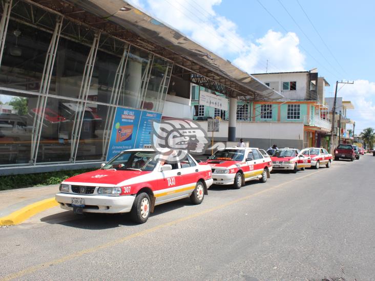 Taxistas se reparten servicios de Agua Dulce a Coatzacoalcos