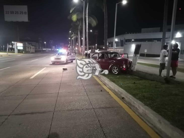 Chocan y abandonan unidad en calles de Boca del Río