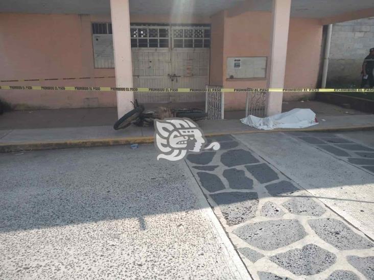 Muere motociclista al chocar contra un pilar en Coacoatzintla