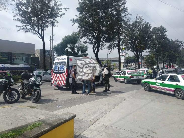 Choque por alcance en Lázaro Cárdenas deja una mujer herida