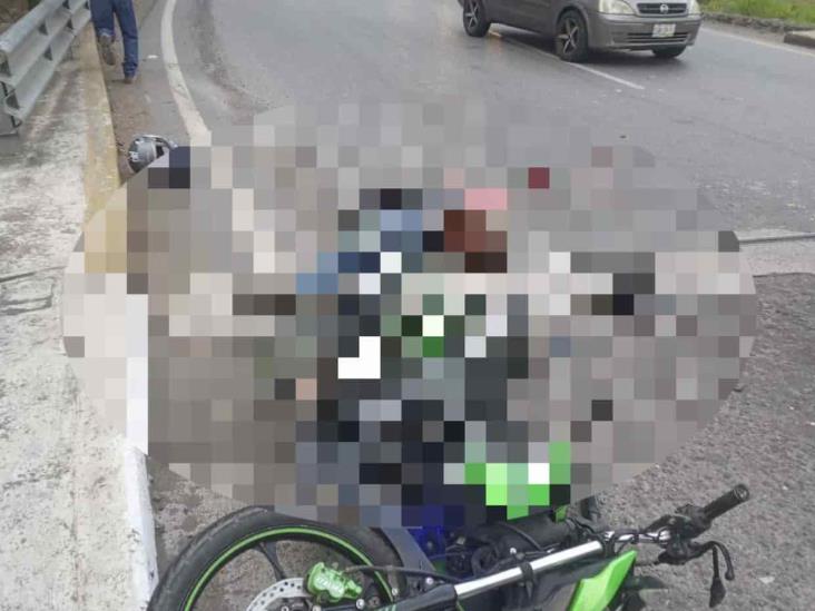 Muere joven motociclista tras accidentarse en Escamela