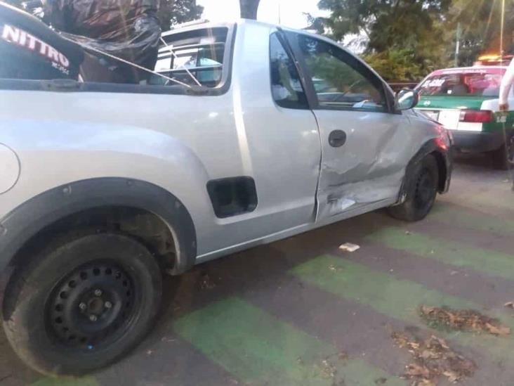 Tras choque en crucero de Ruiz Cortines, pasajera resulta lesionada en Xalapa