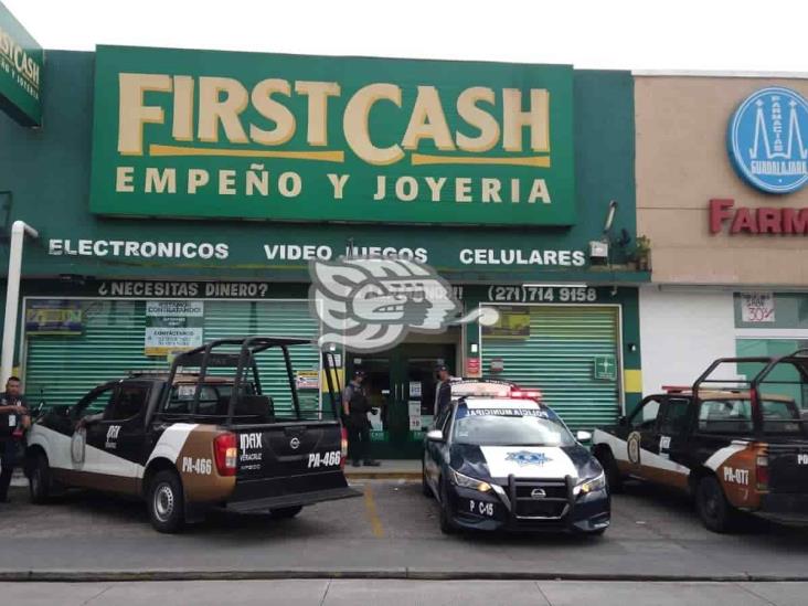 Ante nula vigilancia, ladrones roban casa de empeño en Córdoba