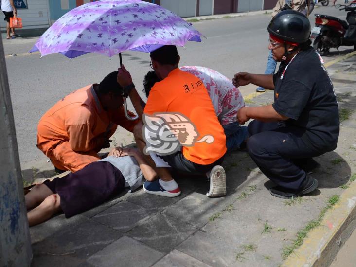 Motociclista atropella a mujer de la tercera edad