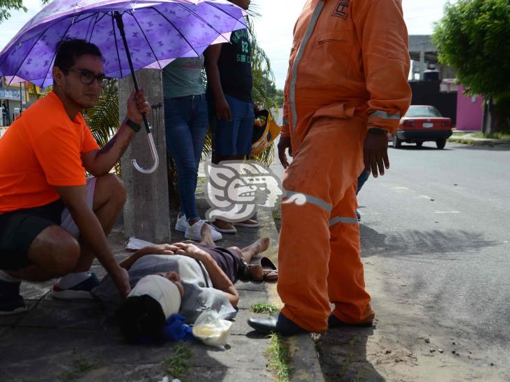 Motociclista atropella a mujer de la tercera edad