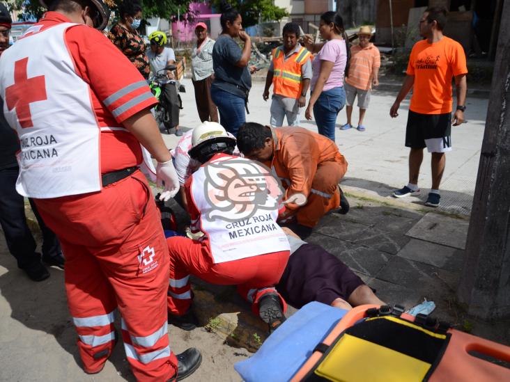 Motociclista atropella a mujer de la tercera edad