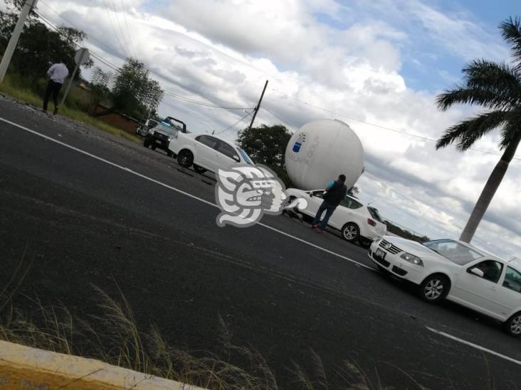 Aparatoso accidente automovilístico dejó dos heridos en la Xalapa- Tamarindo