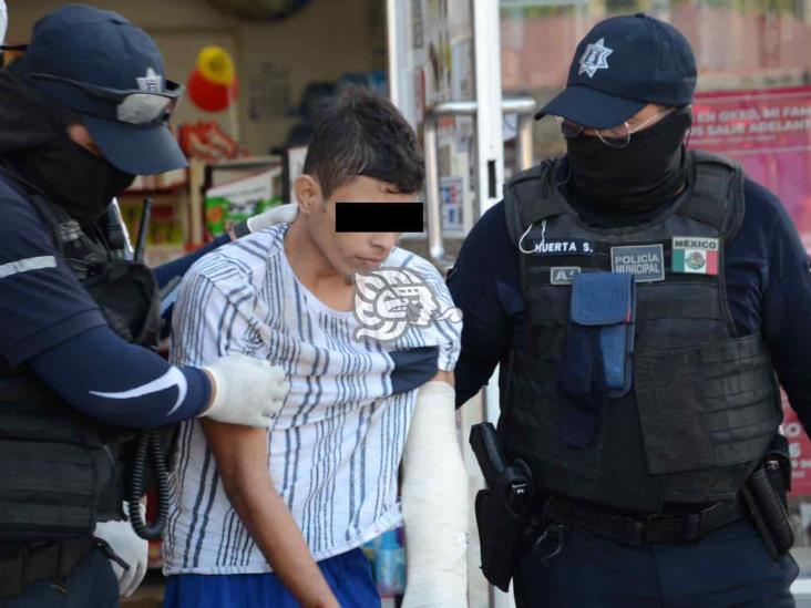 Golpean y detienen a asaltante en tienda de Veracruz