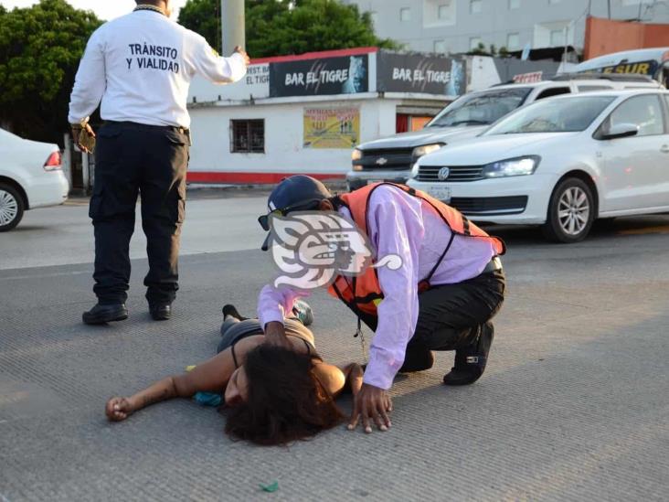 Joven mujer es atropellada en calles de Veracruz