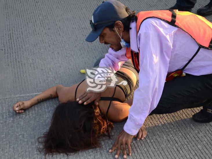 Joven mujer es atropellada en calles de Veracruz