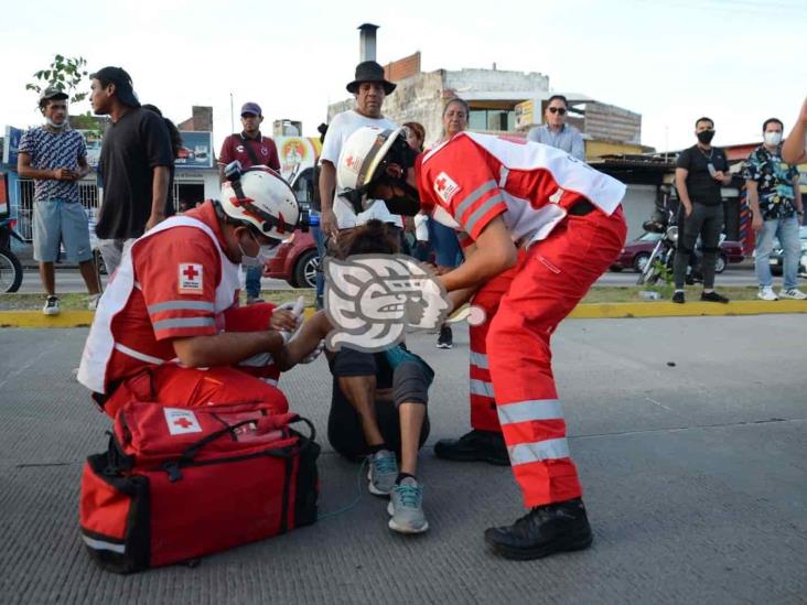 Joven mujer es atropellada en calles de Veracruz