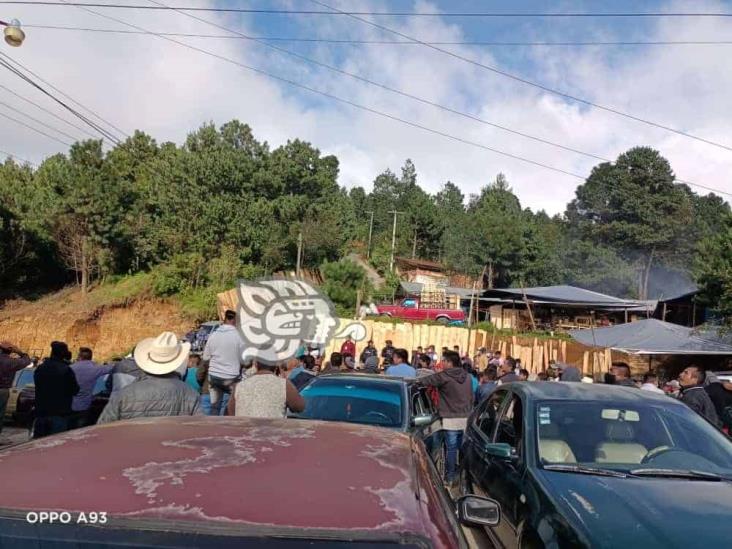 Retención de 2 funcionarios de CEBV en Atzompa genera intensa movilización policiaca