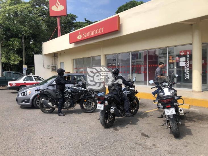 Se registra intensa movilización tras asaltar banco en plaza de Veracruz