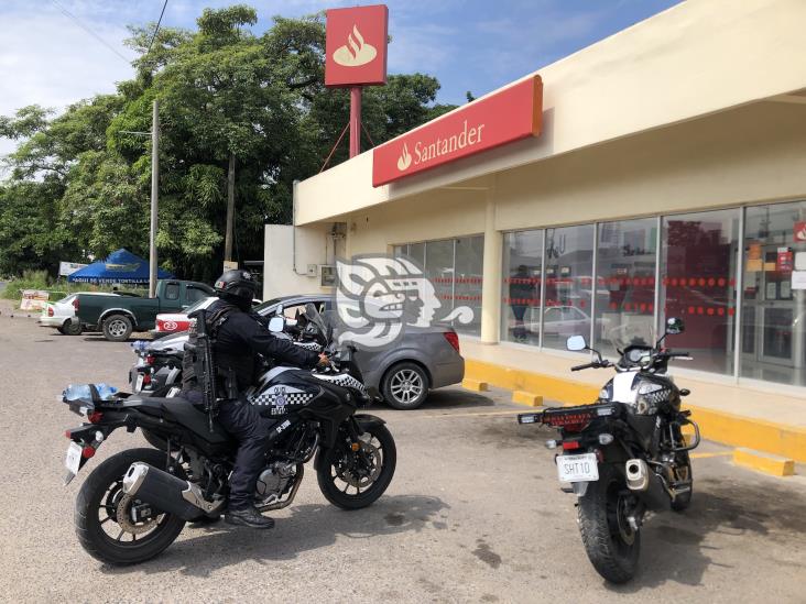 Se registra intensa movilización tras asaltar banco en plaza de Veracruz