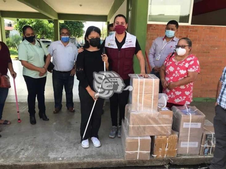 Entrega SEV materiales braille a alumnos de la delegación Veracruz