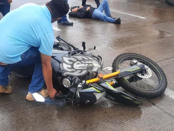 Motociclista resulta lesionado tras derrapar