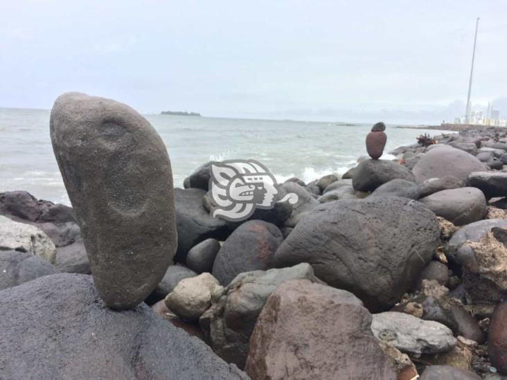 Aparecen muestras de “Stone Balancing” en bulevar Manuel Ávila Camacho