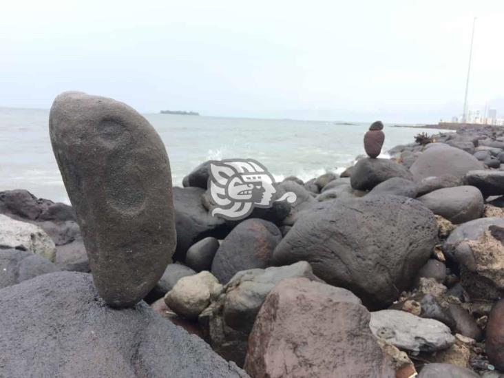 Aparecen muestras de “Stone Balancing” en bulevar Manuel Ávila Camacho