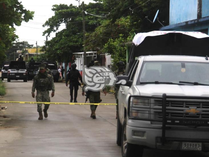 Aseguran auto robado y detienen a tres sujetos armados en Coatzacoalcos