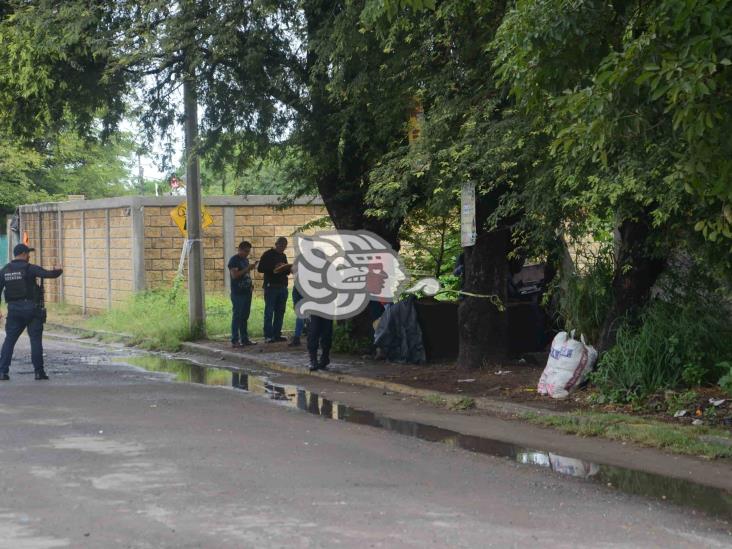 Encuentran hombre sin vida al interior de un terreno baldío en Veracruz