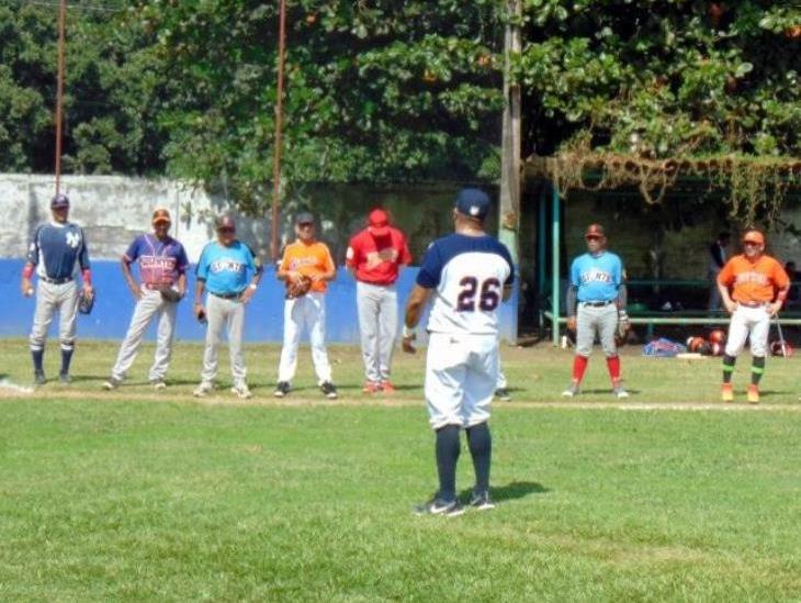 Inicia liga de béisbol “Perfecto Vélez Ortiz”