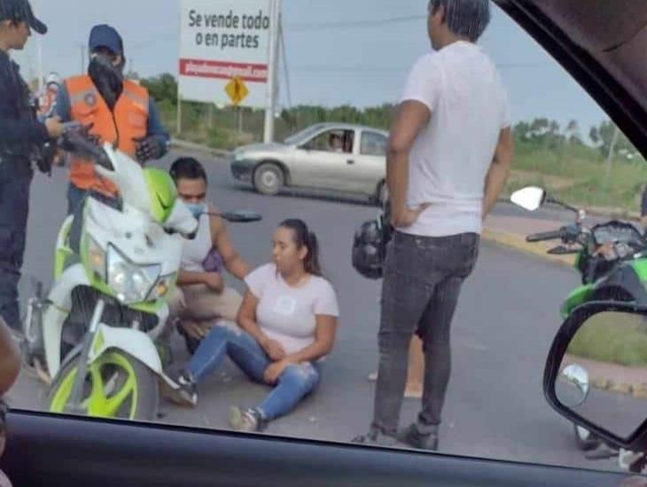 Huye tras embestir a motociclista en Medellín
